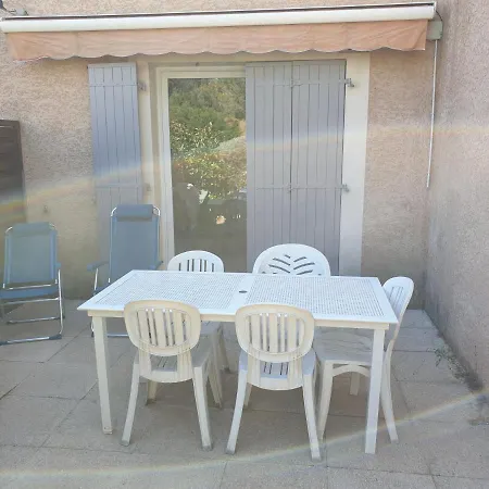 בית נופש Maison Climatisee Avec Piscine Chauffee קאלביסון